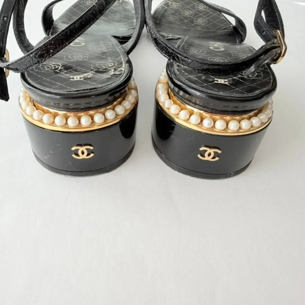 Chanel CC Sandal Black Patent Pearl Gold Flat Block Heel Size 40 Classic Chic - Picture 6 of 13
